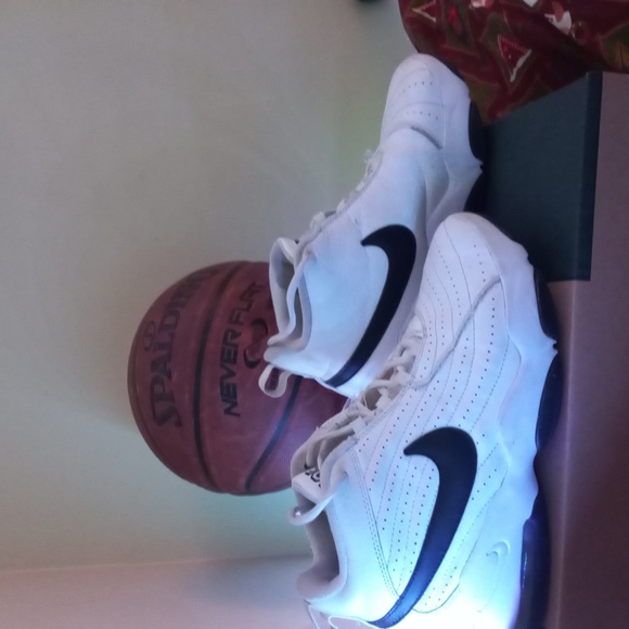 Pair of Nike Force | High top | Basketball shoes - Picture 4 of 5